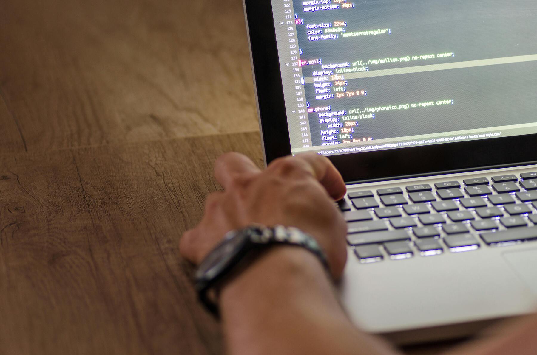 Custom website solutions USA and Europe by MKWEB